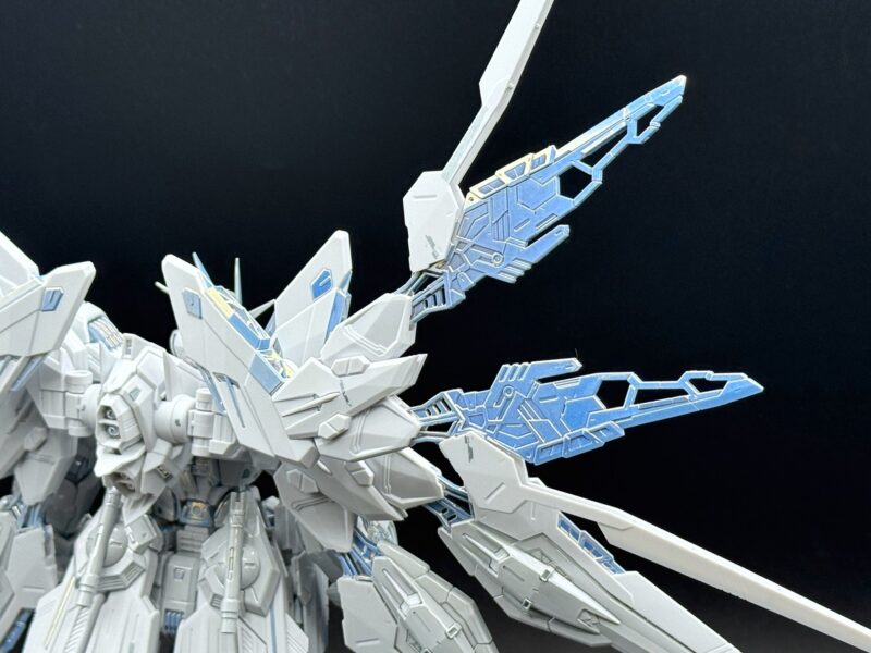 The Gundam Base Limited - MGEX 1/100 - Strike Freedom Gundam (Twilight Coating) - image 4