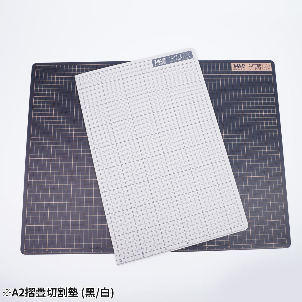 Madworks - A2 Foldable Model Cutting Mat: Black (A2), White (A3) MH-28-1