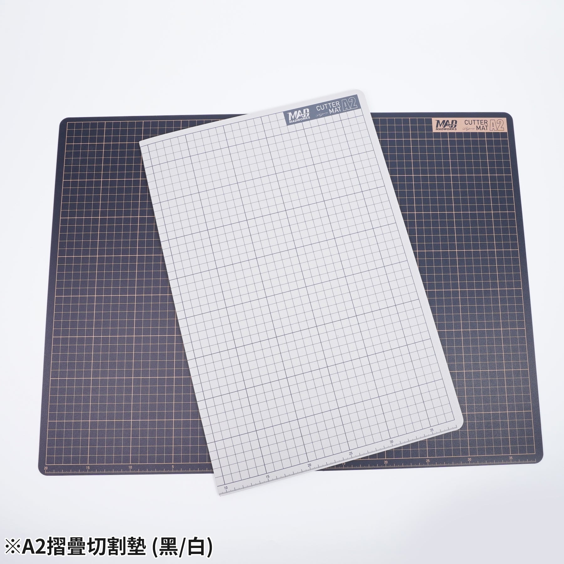 Madworks - A2 Foldable Model Cutting Mat: Black (A2), White (A3) MH-28-1
