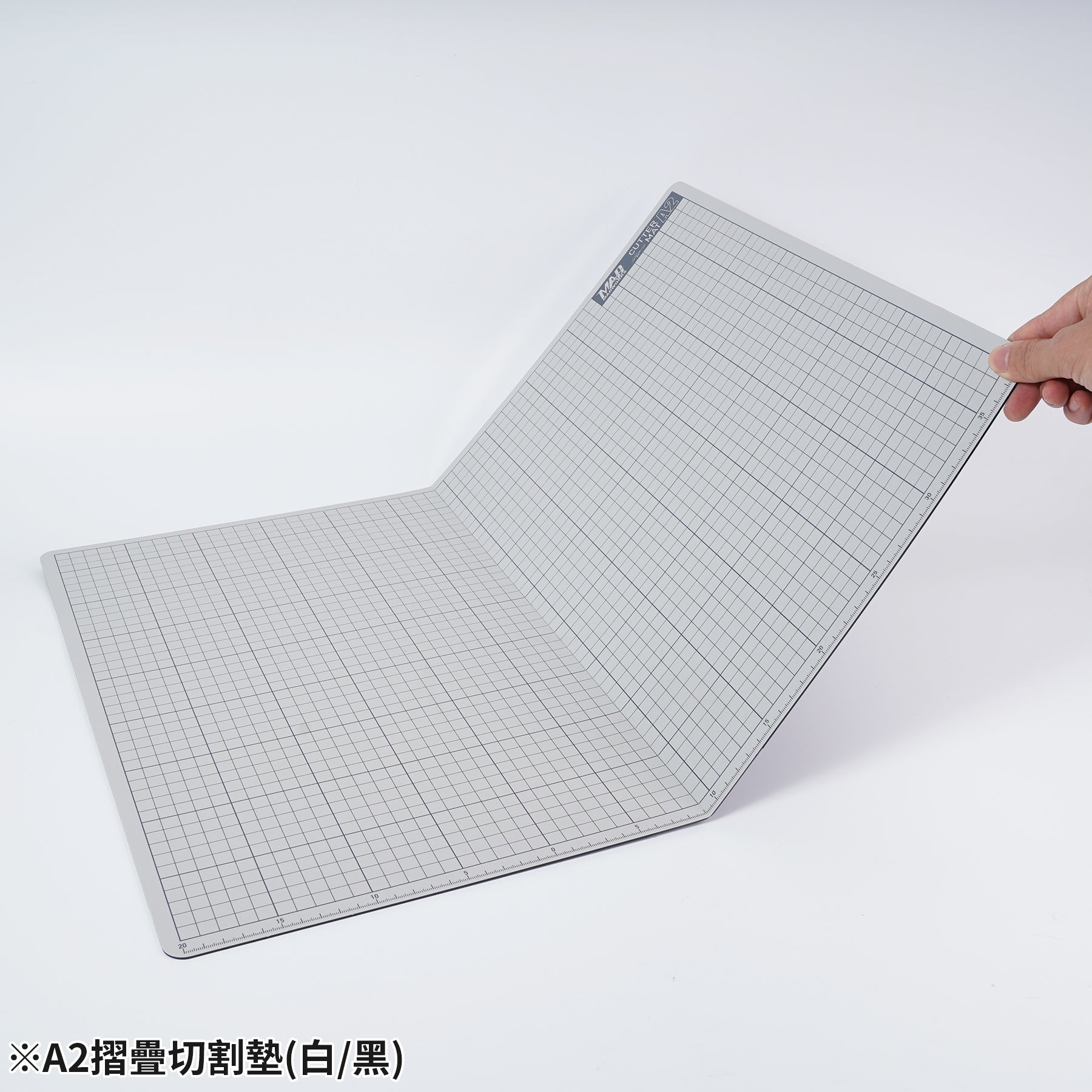 Madworks - A2 Foldable Model Cutting Mat: White (A2), Black (A3) MH-27-3