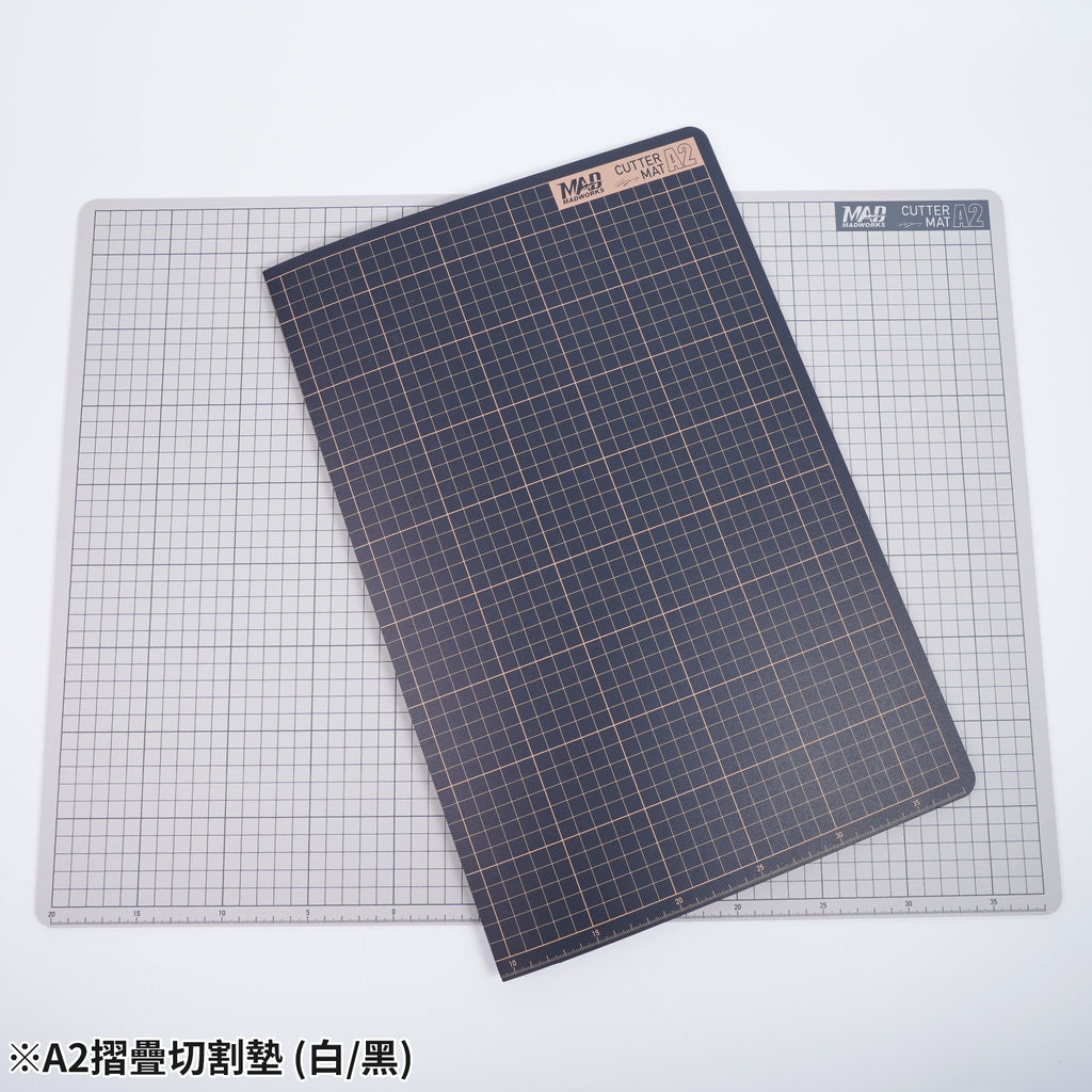 Madworks - A2 Foldable Model Cutting Mat: White (A2), Black (A3) MH-27-1
